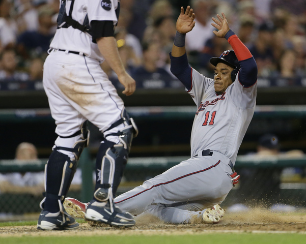 Twins top Tigers 10-4 for 4-game sweep, close on wild card