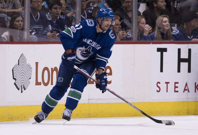 Big second period lifts Canucks to 4-1 win over Detroit