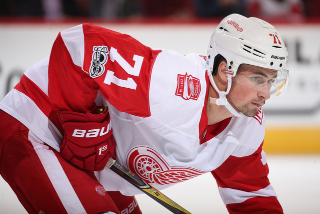 Red Wings start fast, beat Coyotes 5-3