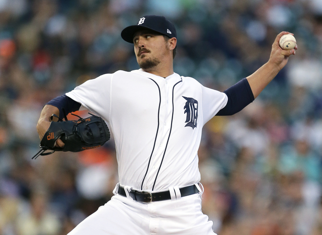 Tigers agree to $795,000 deal with Hardy, avoid arbitration