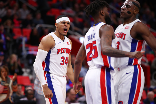 Harris scores 30 as Pistons crush Pacers