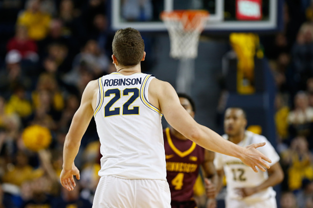 Robinson scores 18 as Wolverines beat Hawkeyes 74-59