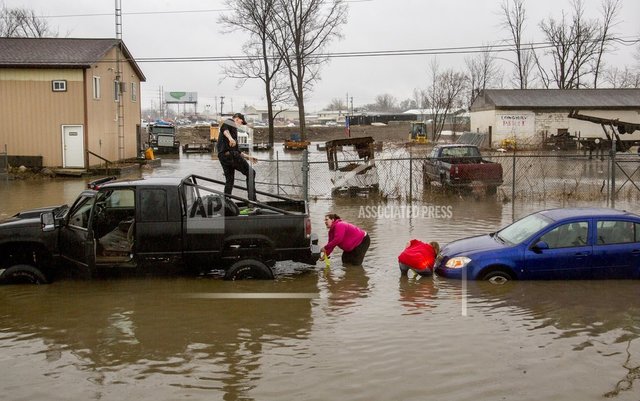 States face flooding, other problems in Midwest amid storms