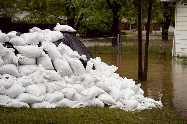Sandbag operation in Eaton Rapids needs assistance