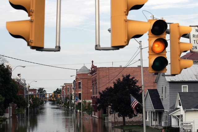Drivers want to know why traffic light isn't turned on