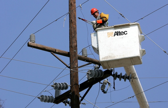 LCC showcases line worker training program